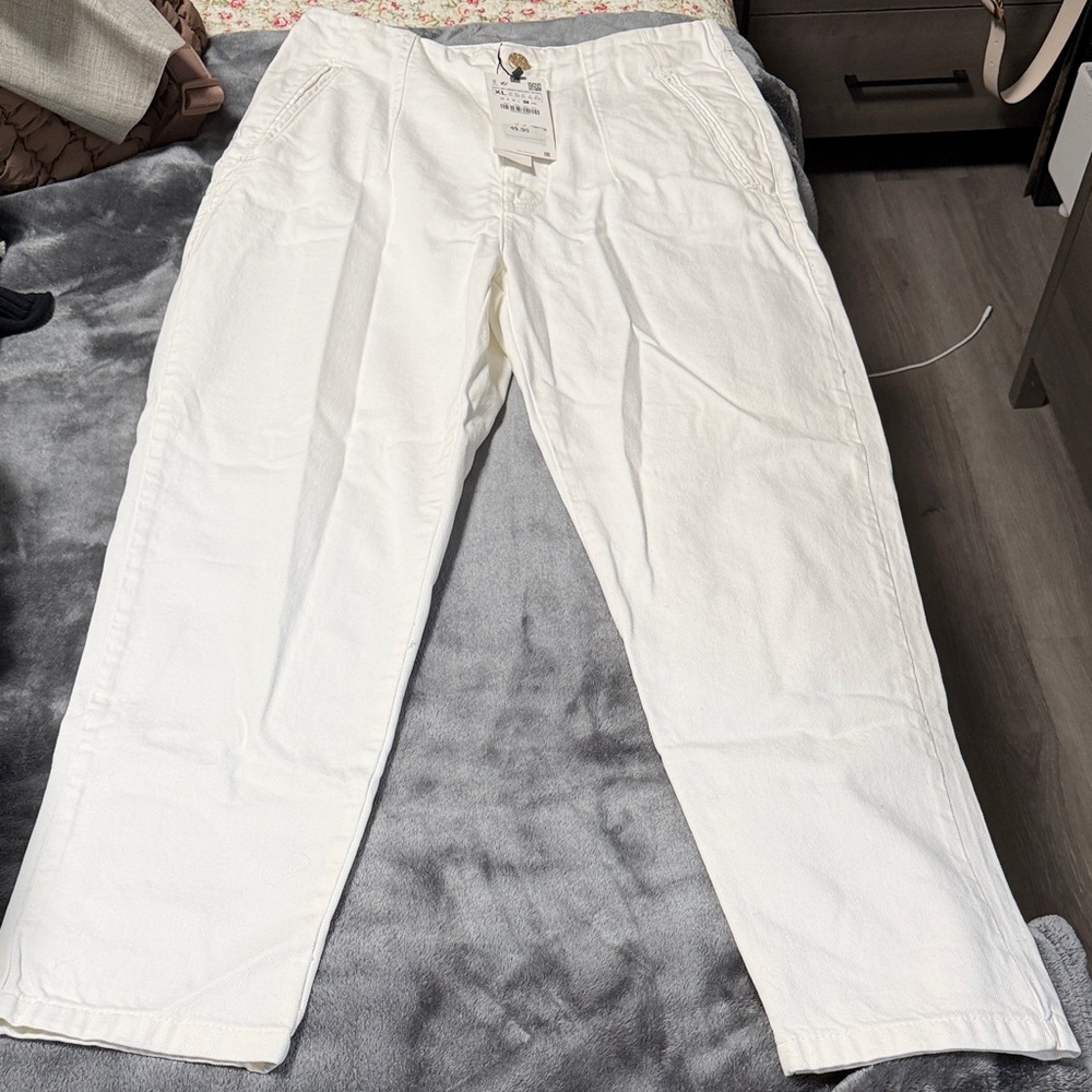 Zara Off-White Pants with Gold Button